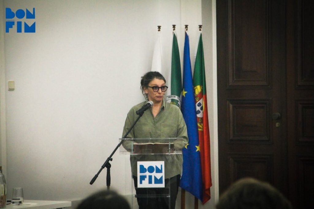 Imagem da reunião da Assembleia de Freguesia onde foram aprovadas medidas para 2026, incluindo o contrato interadministrativo, o orçamento colaborativo e o fundo de apoio ao associativismo.