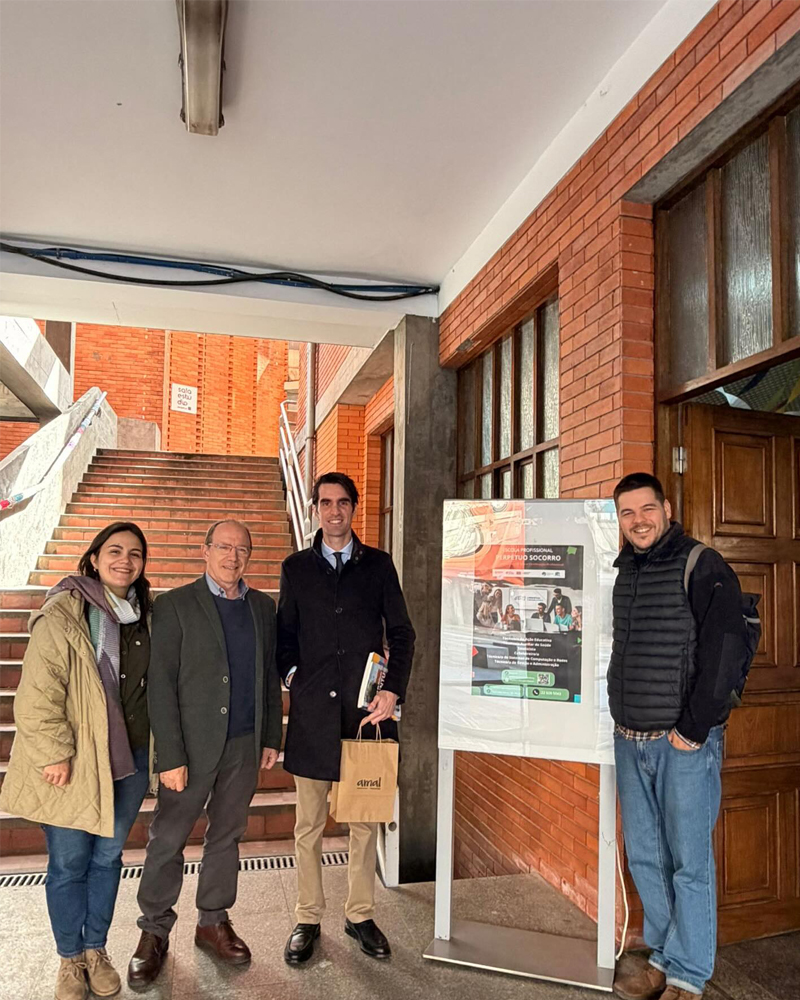 João Luís Ferreira, presidente da Junta de Freguesia do Bonfim, durante visita a instituições sociais da freguesia, incluindo Meeru I Abrir Caminho, IPAV – Instituto Padre António Vieira e Externato Nossa Senhora do Perpétuo Socorro.