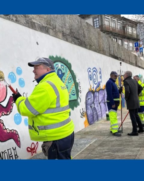 Pedro Duarte, Catarina Araújo e João Luís Ferreira acompanham equipas da Porto Ambiente na remoção de grafitis na Alameda das Fontainhas, no Bonfim, Porto