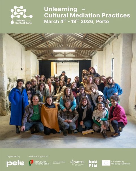 Participantes envolvidos em atividades de mediação cultural no Bonfim, incluindo caminhadas exploratórias, dinâmicas de grupo e exercícios de teatro participativo, no âmbito da formação Desaprender.