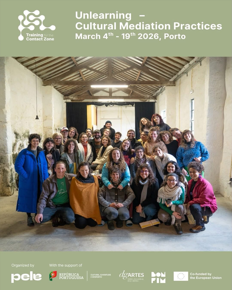 Participantes envolvidos em atividades de mediação cultural no Bonfim, incluindo caminhadas exploratórias, dinâmicas de grupo e exercícios de teatro participativo, no âmbito da formação Desaprender.