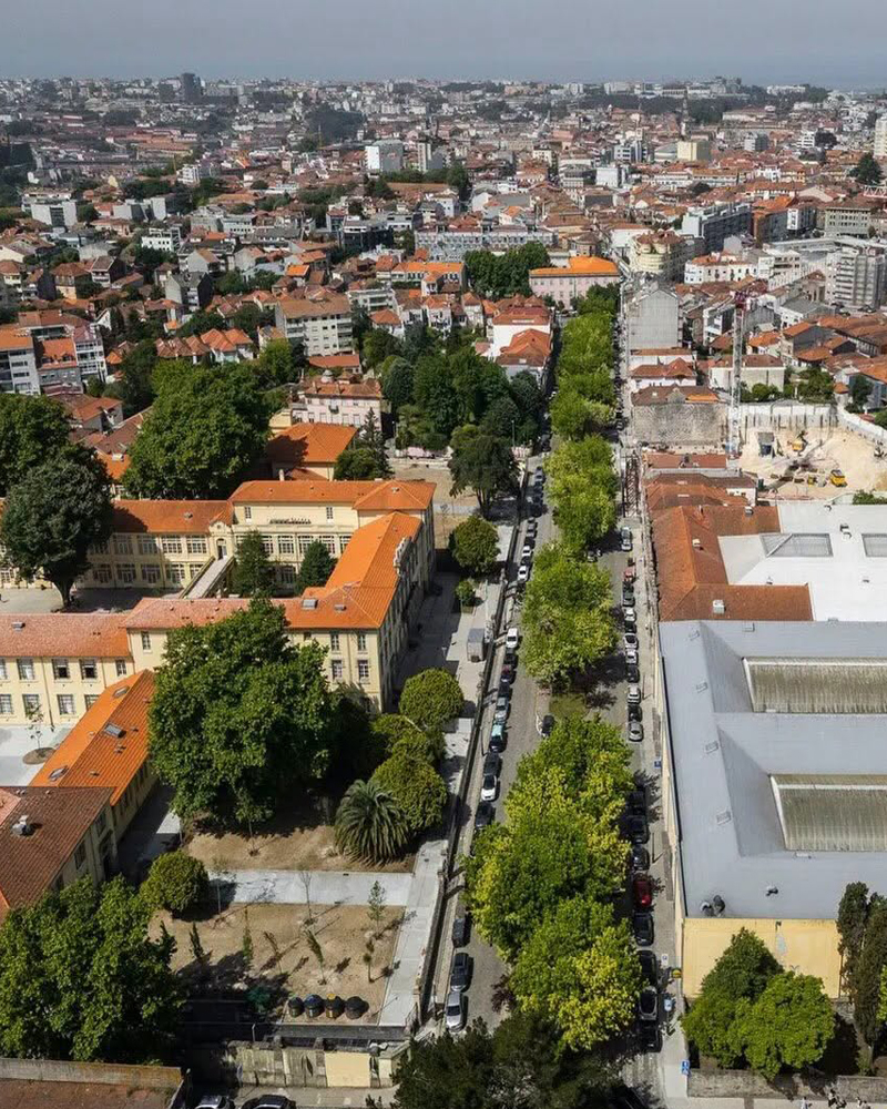 Obras de requalificação da Avenida de Camilo, no Porto, com condicionamentos de trânsito e estacionamento previstos entre outubro de 2026 e abril de 2027.